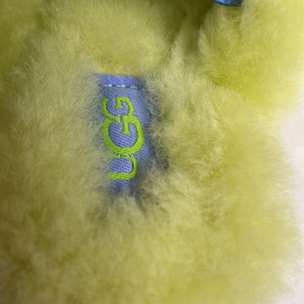 New Toddler Yellow Sheepskin UGG Fluff Yeah Slide Size 7T - Picture 9 of 11